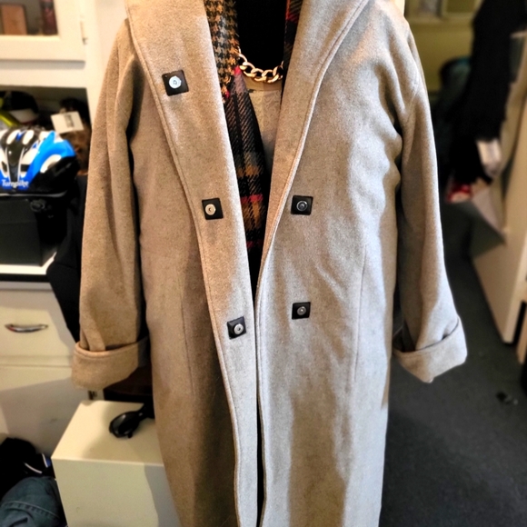 Vintage Jackets & Blazers - GORGEOUS Vintage Long 3 Button Winter Jacket